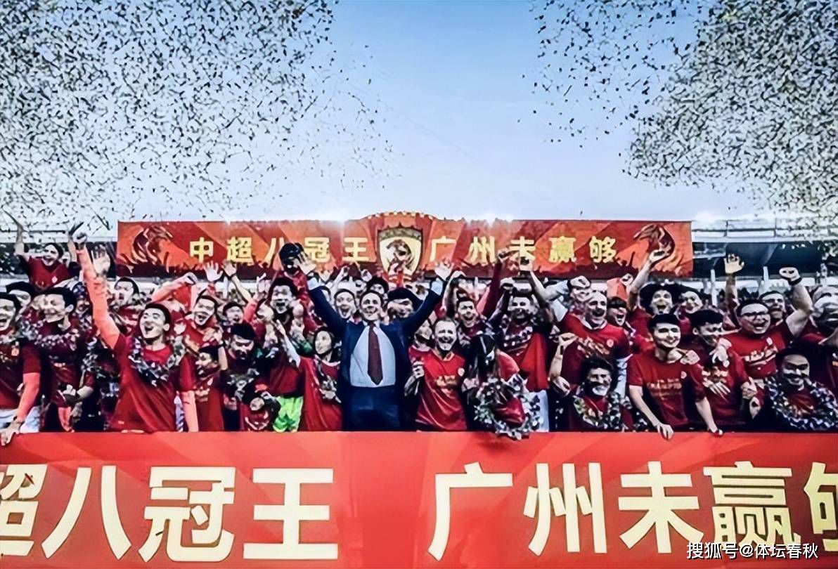 6月6日，与X战警一起面对凤凰之力，向宿命发动最终挑战！二十世纪福斯的科幻电影《X战警：黑凤凰》补拍也有一段时间了，今天被曝光了一组片场照，是X教授（詹姆斯;麦卡沃伊饰）和万磁王（迈克尔;法斯宾德饰）交流的一场戏，表演的时候两人神色凝重，看来会遭遇重大变故